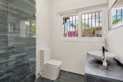 014ebffa1ab8e25d4e874e665be30973 - 24