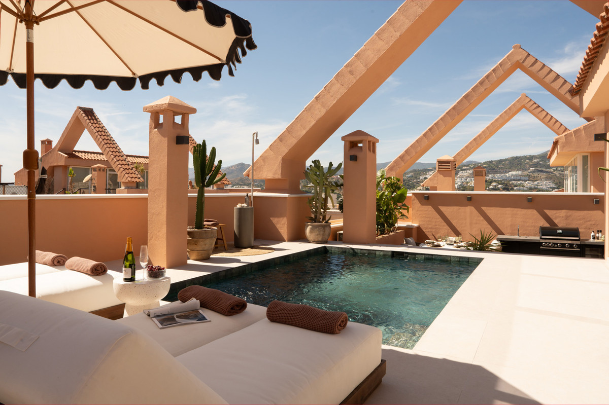 0553c8f7432b3c9ce11706b2baa4a2e1 - 23