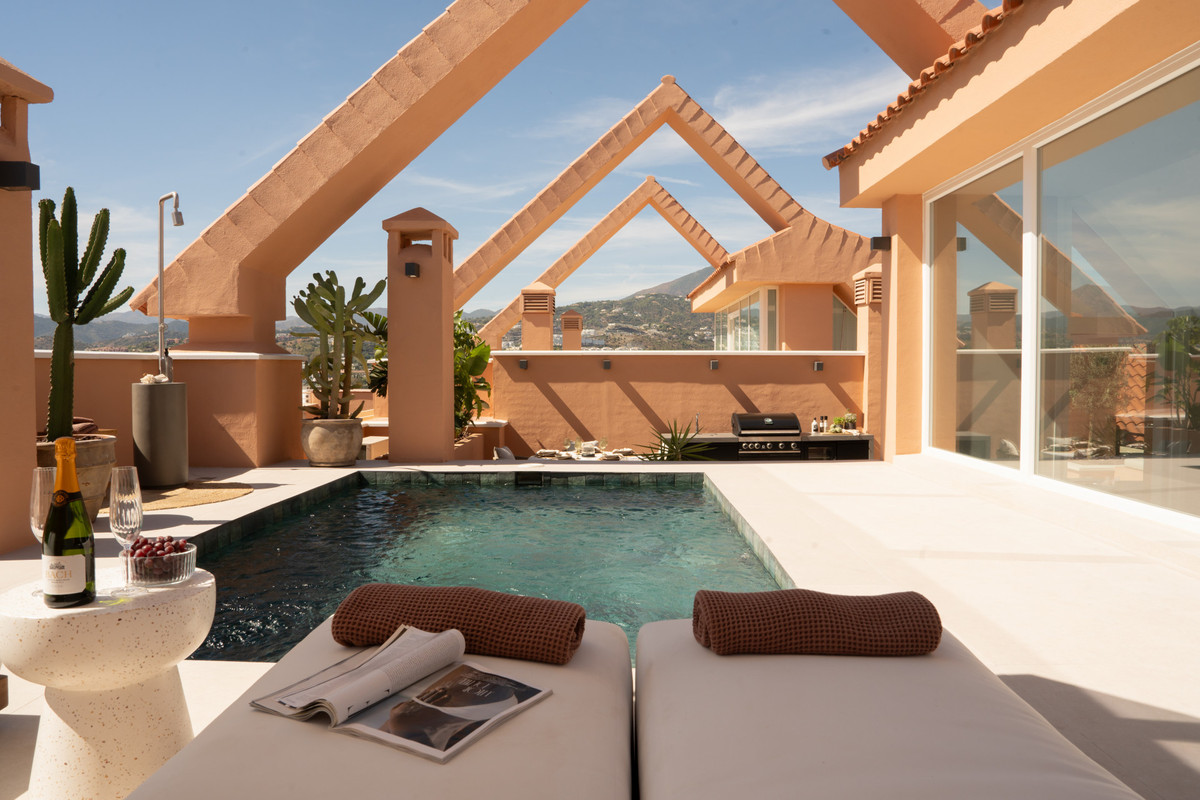 0553c8f7432b3c9ce11706b2baa4a2e1 - 24