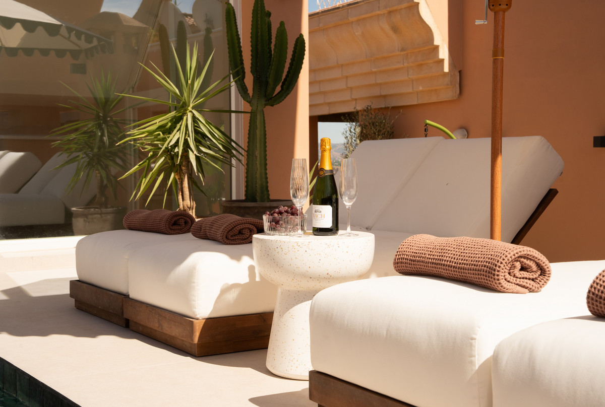 0553c8f7432b3c9ce11706b2baa4a2e1 - 25