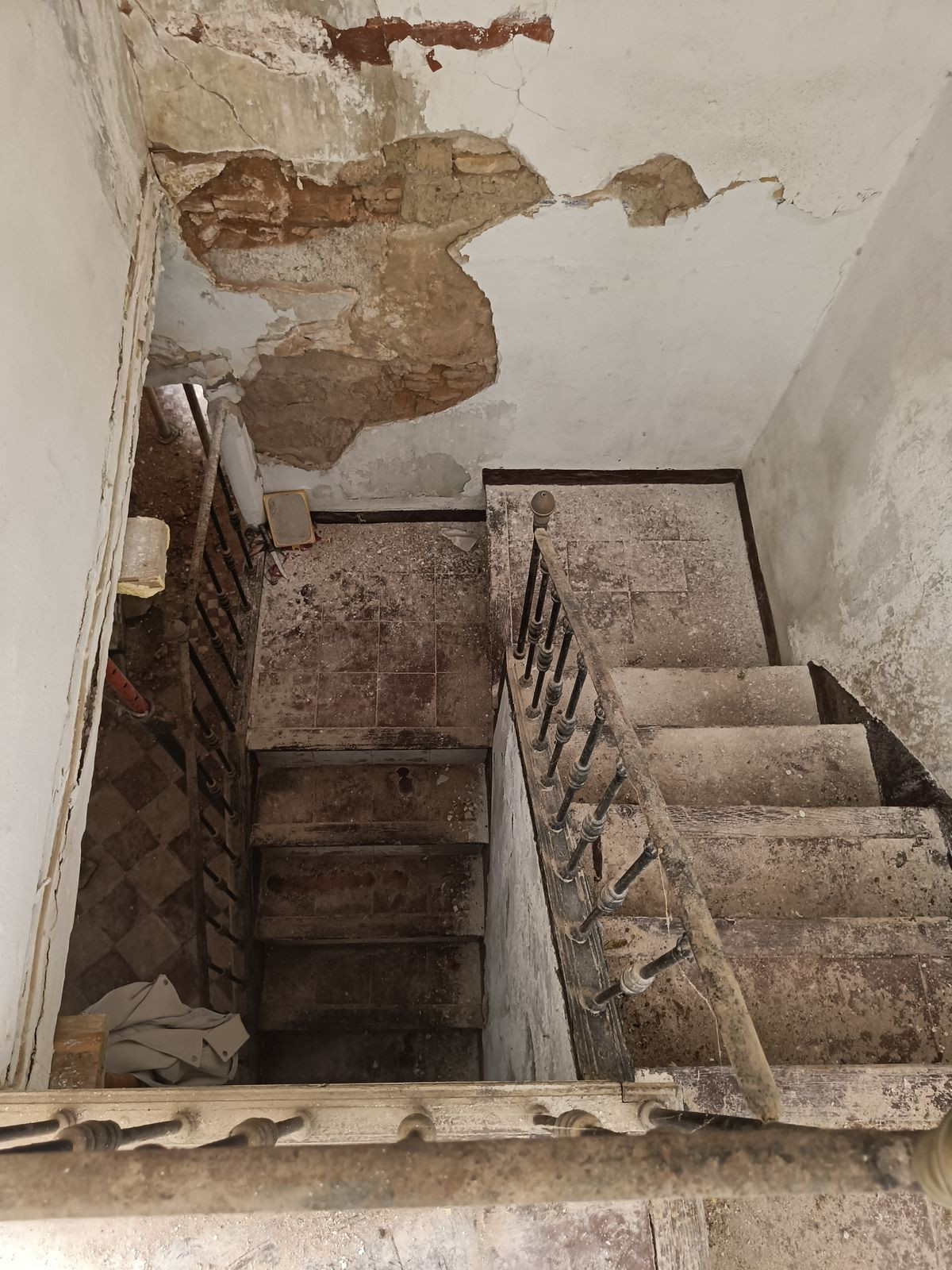 097ef68ed1f08e5762b592936a2193e5 - 24