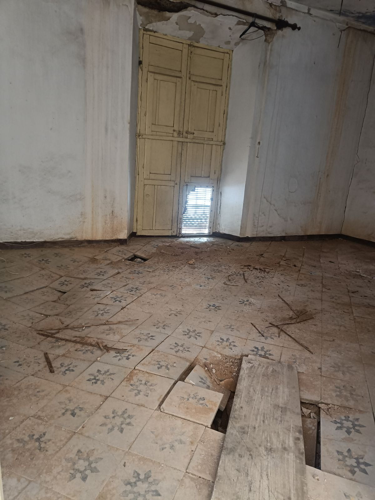 097ef68ed1f08e5762b592936a2193e5 - 28