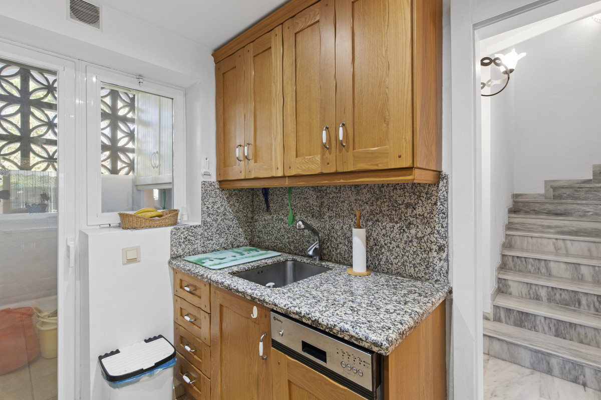 0e40e35986ba31a7ac6a32f04f0d16fc - 10