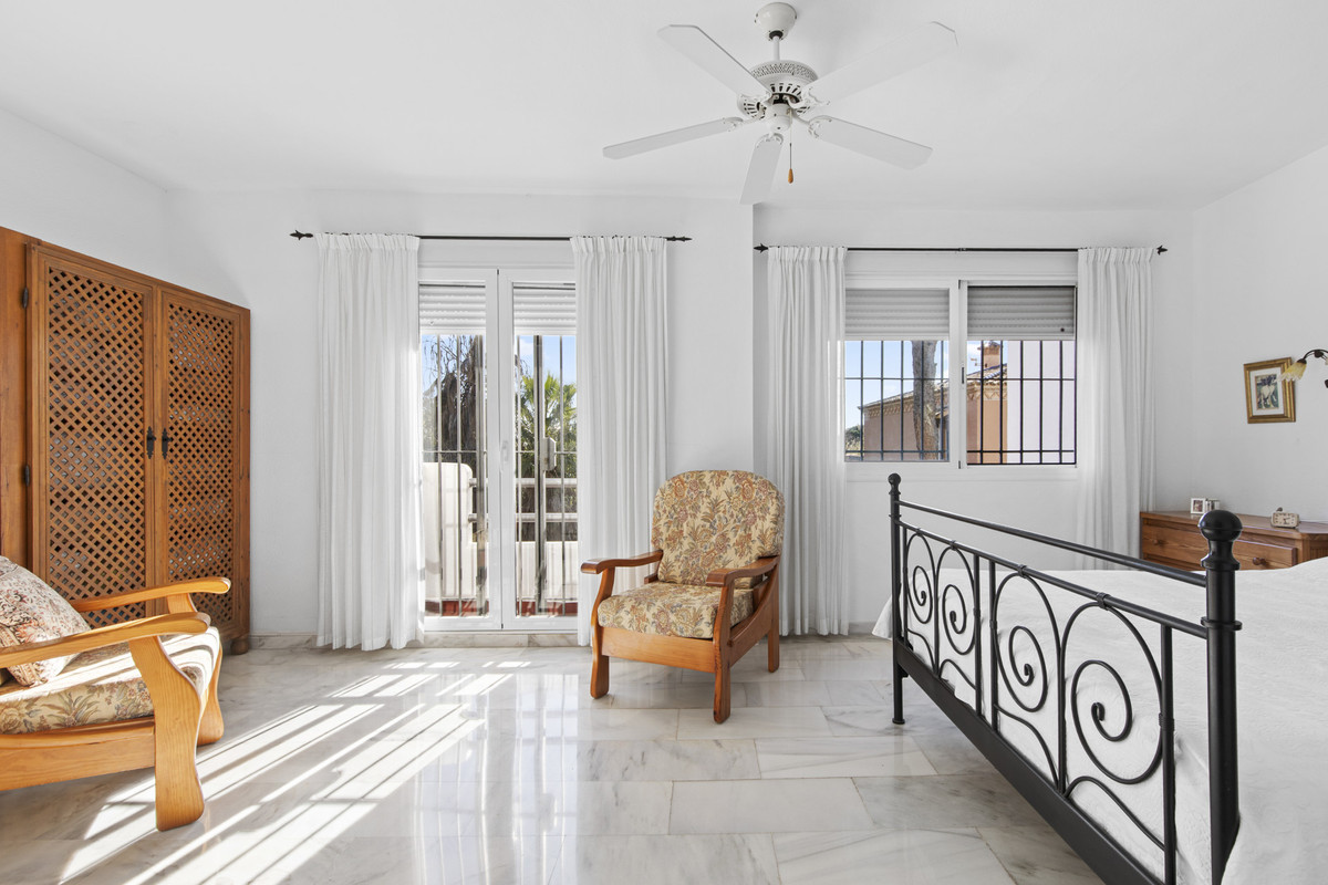 0e40e35986ba31a7ac6a32f04f0d16fc - 12