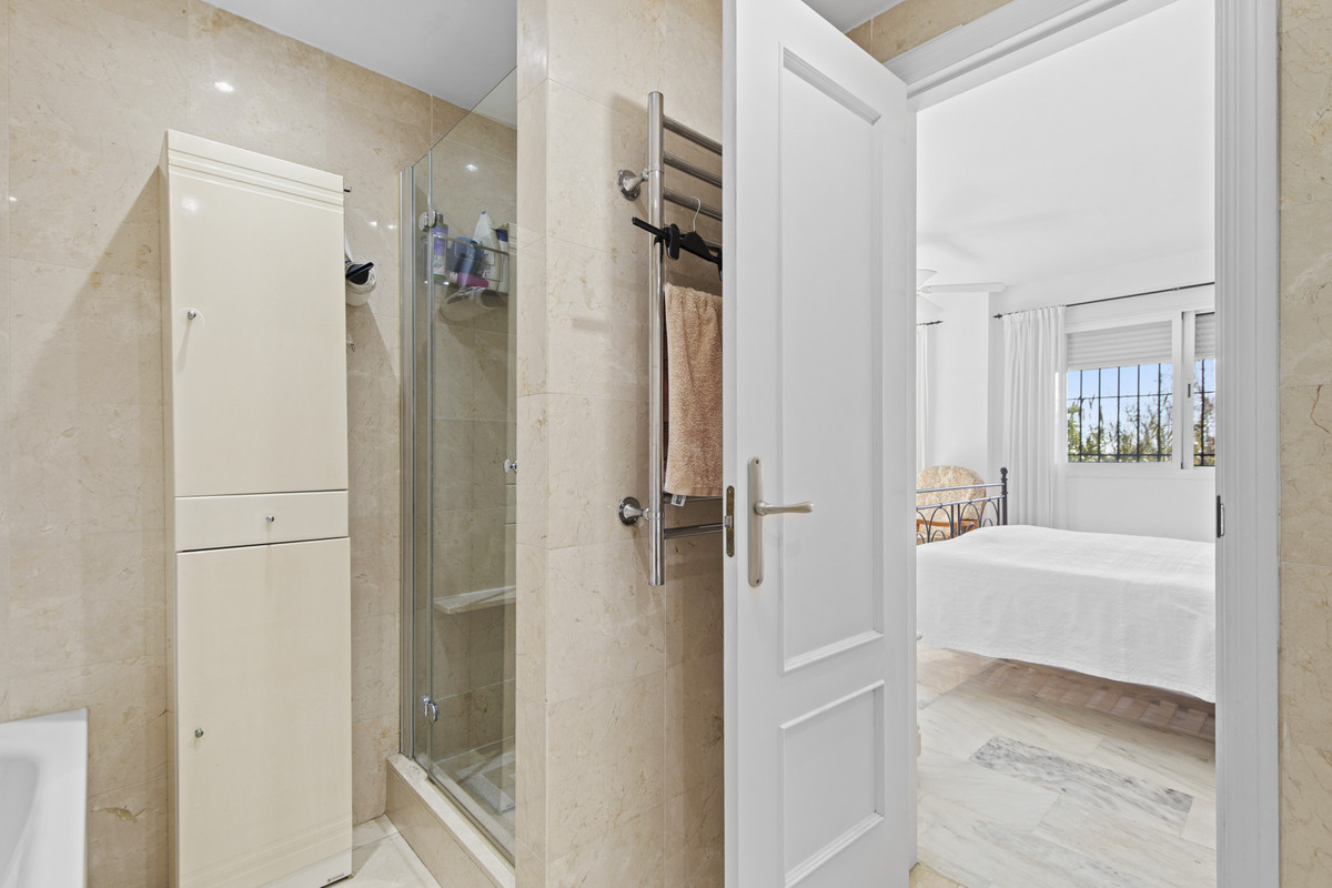 0e40e35986ba31a7ac6a32f04f0d16fc - 18