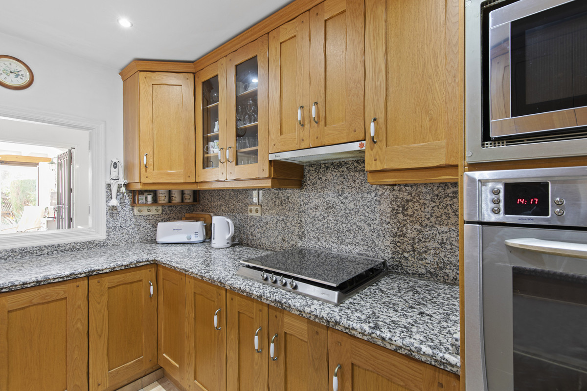 0e40e35986ba31a7ac6a32f04f0d16fc - 9