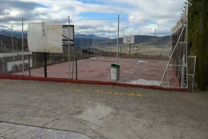 12d1d569c1ba3d3eea63b3ac63990dbb - 15