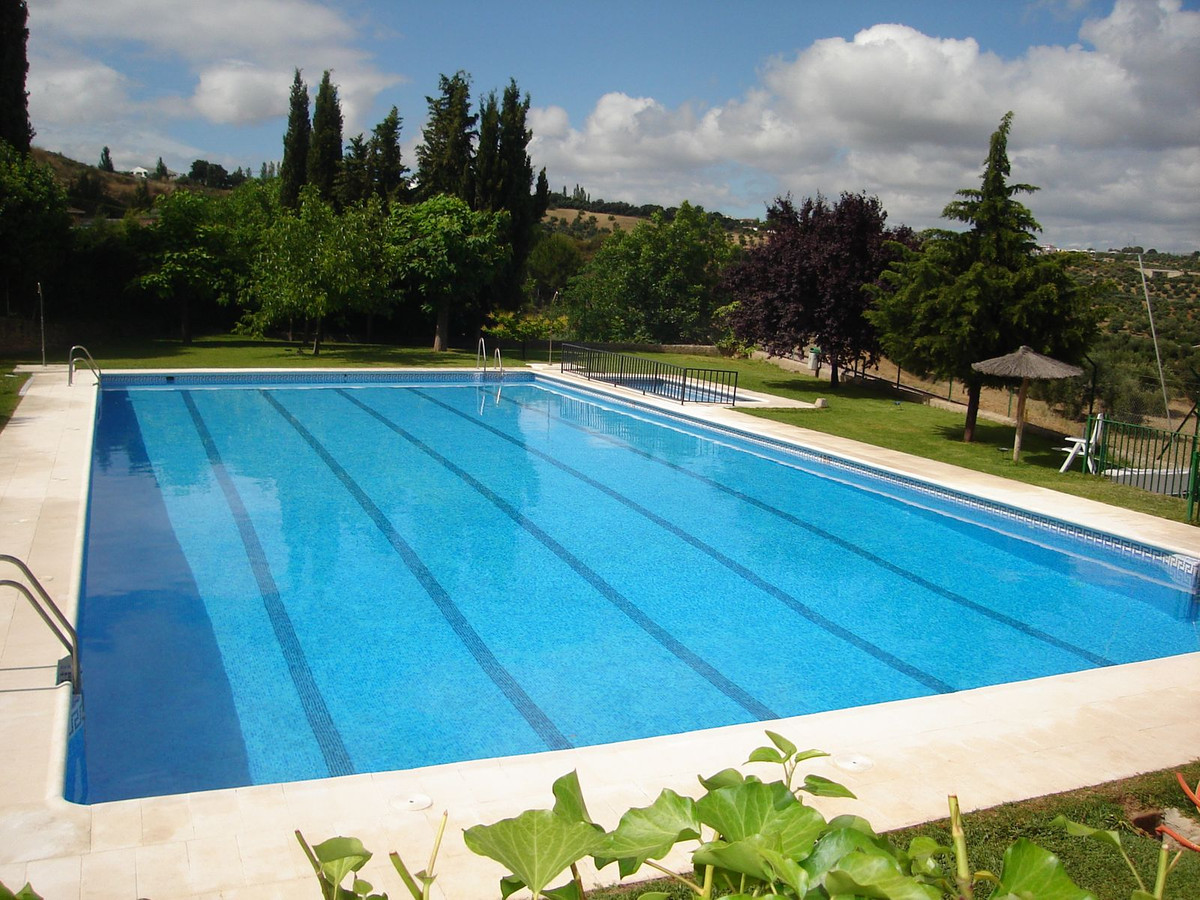 12d1d569c1ba3d3eea63b3ac63990dbb - 16