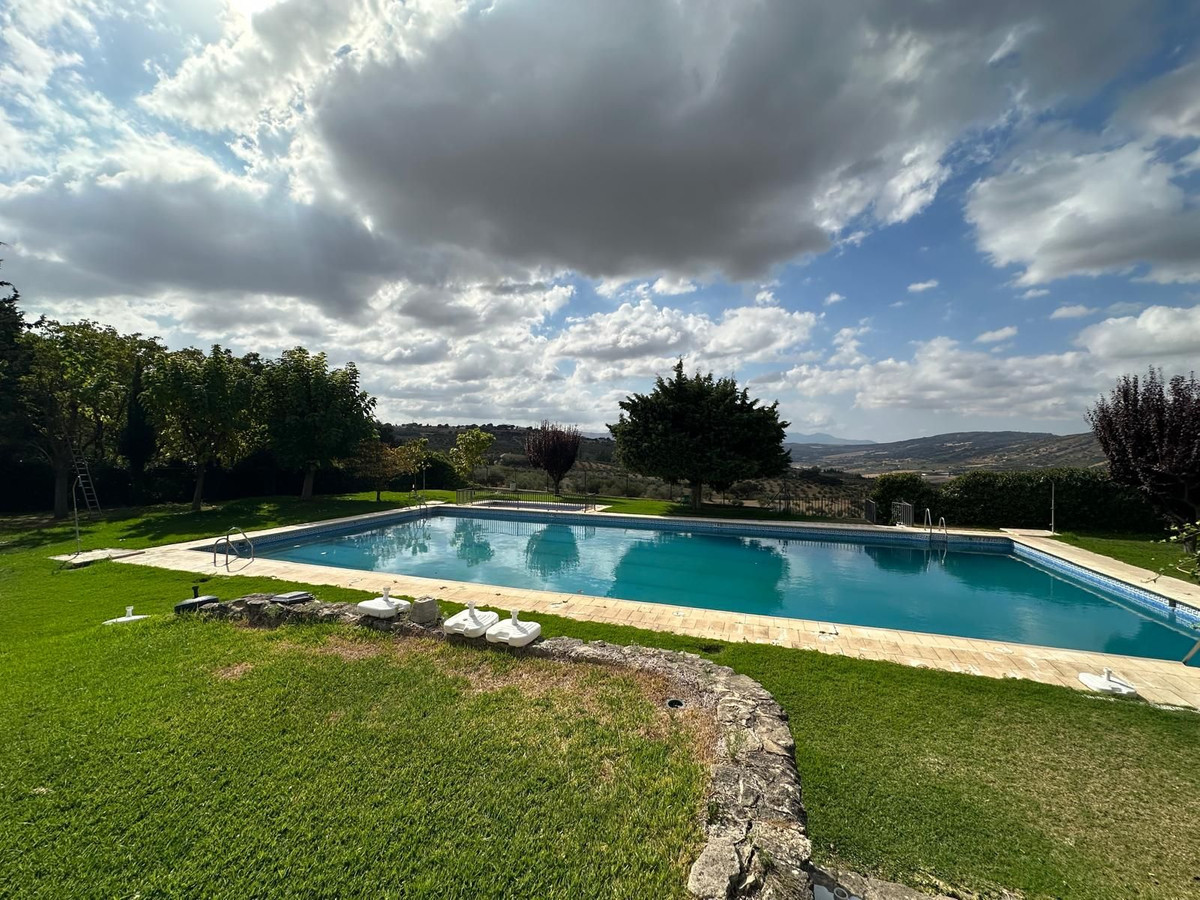 12d1d569c1ba3d3eea63b3ac63990dbb - 18