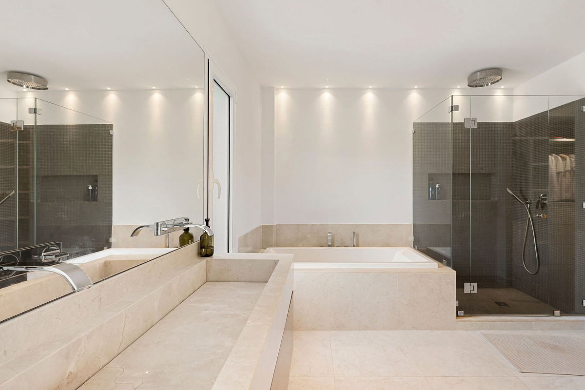 16595936c0d8c2ef8a9ce6483a795476 - 16