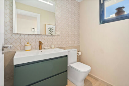 233646eca94f75eb2c158d714a2999a6 - 24