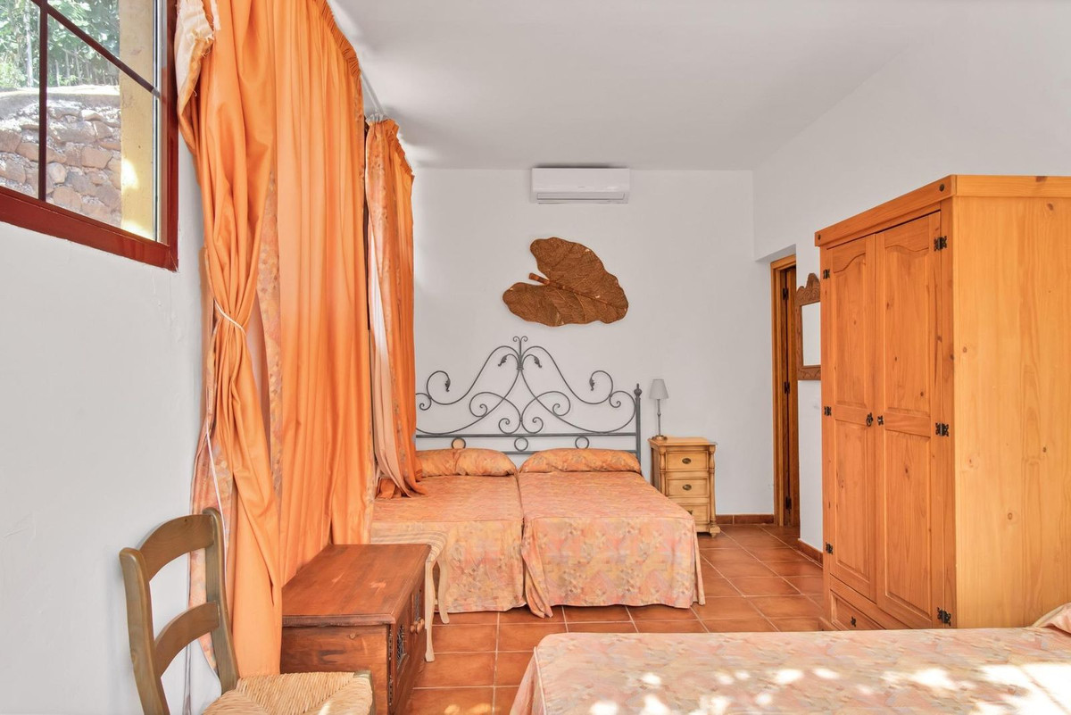 2a1a1dfe6df9df65fdae6b136d4c83b1 - 36