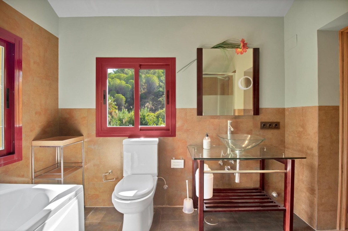 2a1a1dfe6df9df65fdae6b136d4c83b1 - 38