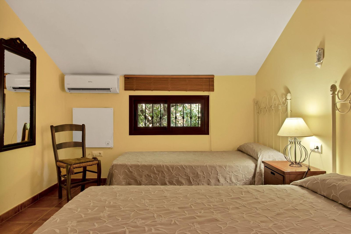 2a1a1dfe6df9df65fdae6b136d4c83b1 - 39