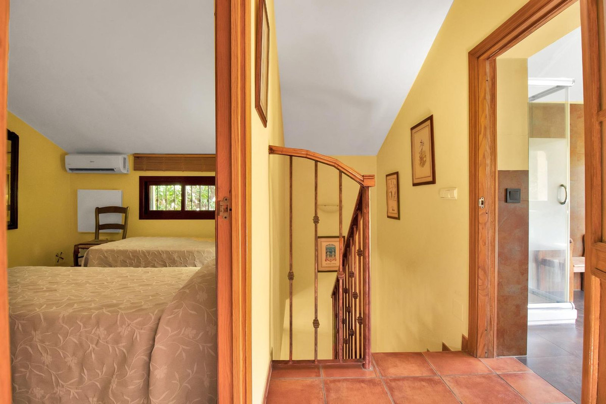 2a1a1dfe6df9df65fdae6b136d4c83b1 - 41