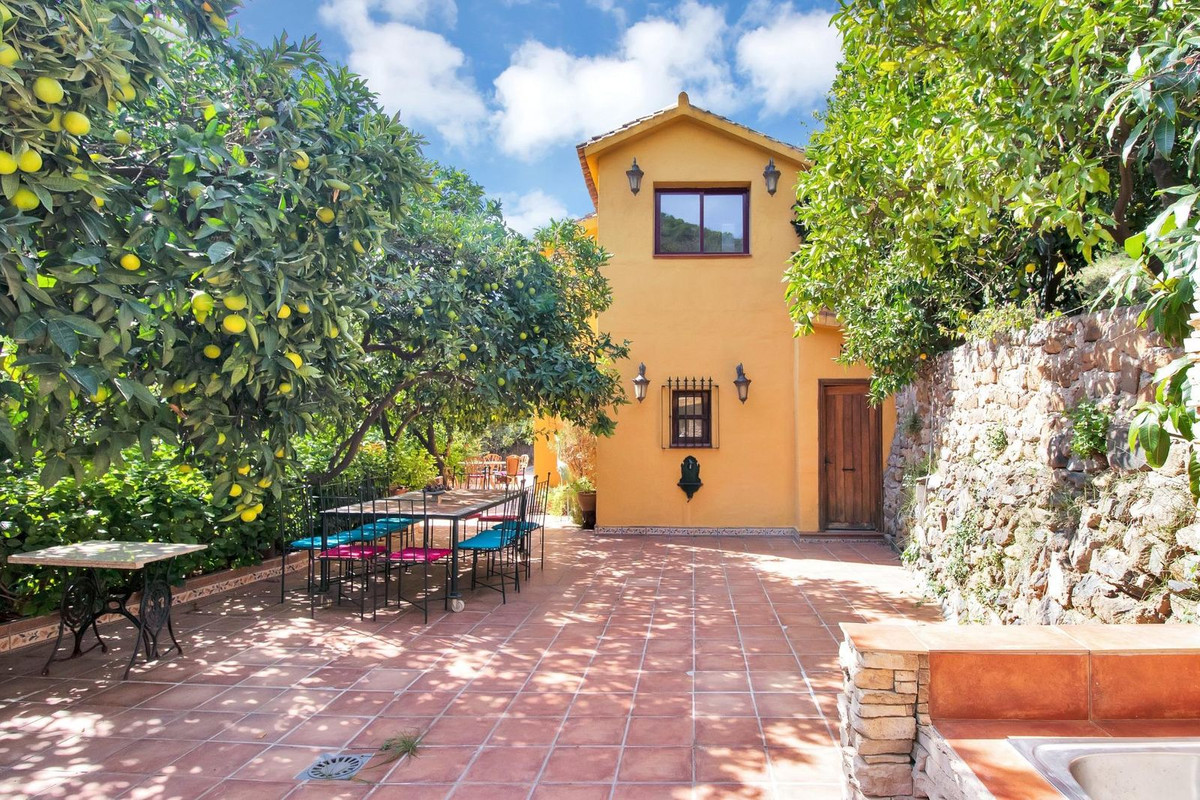 2a1a1dfe6df9df65fdae6b136d4c83b1 - 54