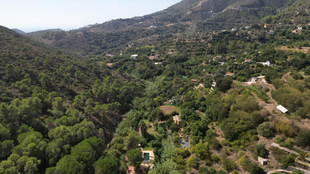 2a1a1dfe6df9df65fdae6b136d4c83b1 - 79