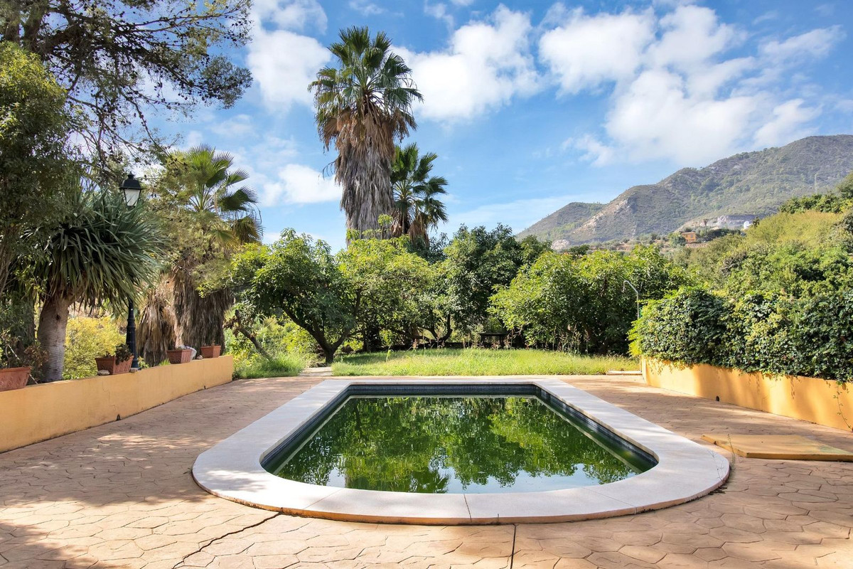 2a1a1dfe6df9df65fdae6b136d4c83b1 - 87