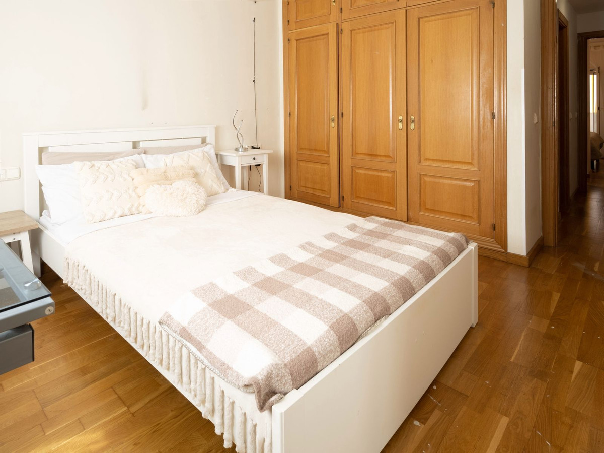 2b7c68809b98c7b7ececd45824b8494e - 13