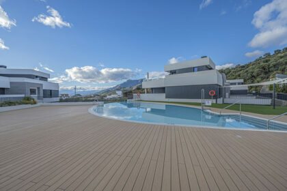 2c3d3654401a848f84326801a799839c - 33