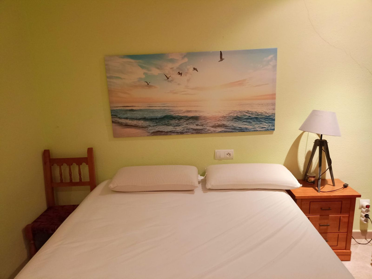 2cd9bf92532481d04779186f9e8df03a - 18