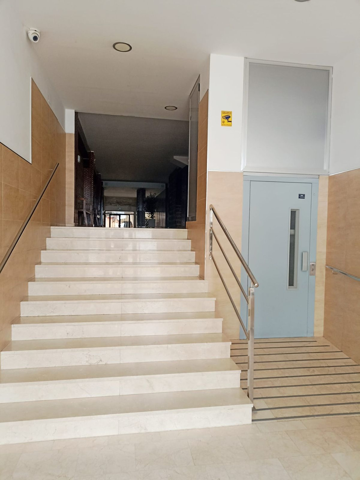 2cd9bf92532481d04779186f9e8df03a - 24