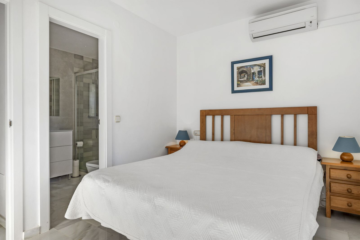 300b85e9aa4efbf2fba52e410073b0d2 - 24