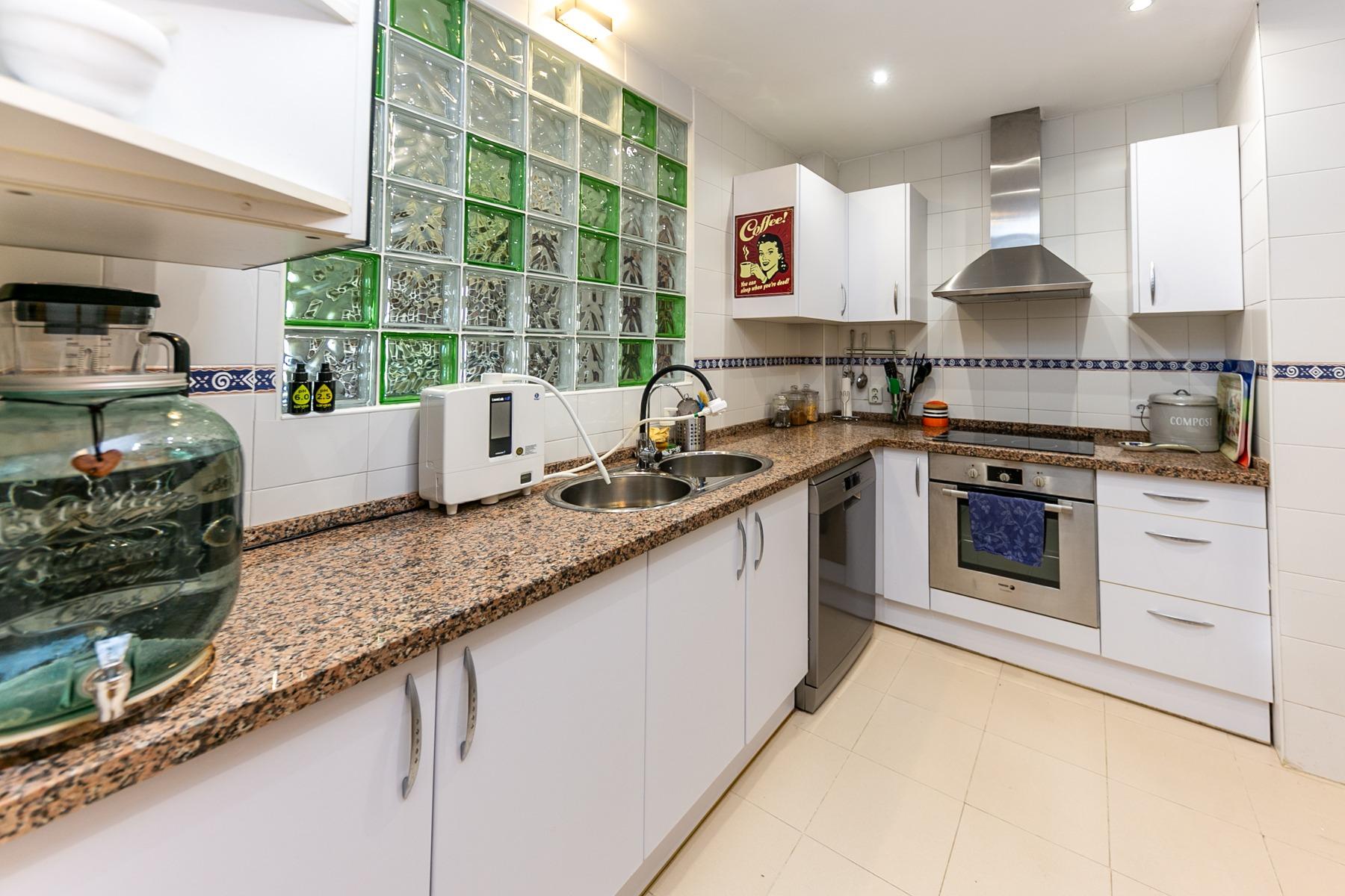 332ab04868b84fe4302d39dc27545979 - 14