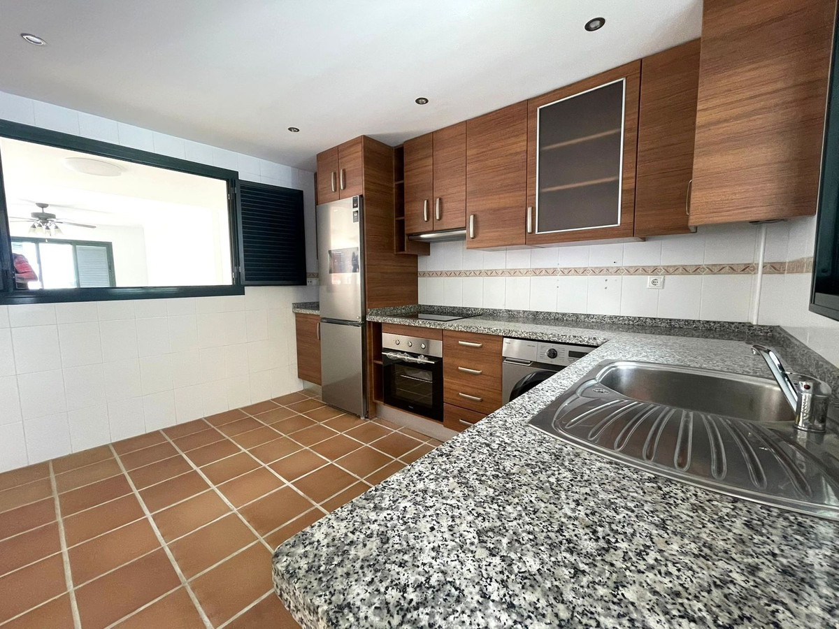 37112db11672464d4424b84ab99f3bdb - 12