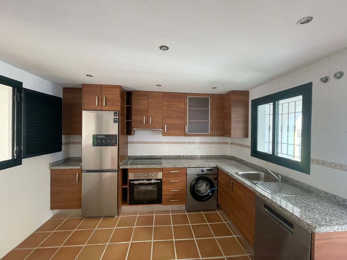 37112db11672464d4424b84ab99f3bdb - 15