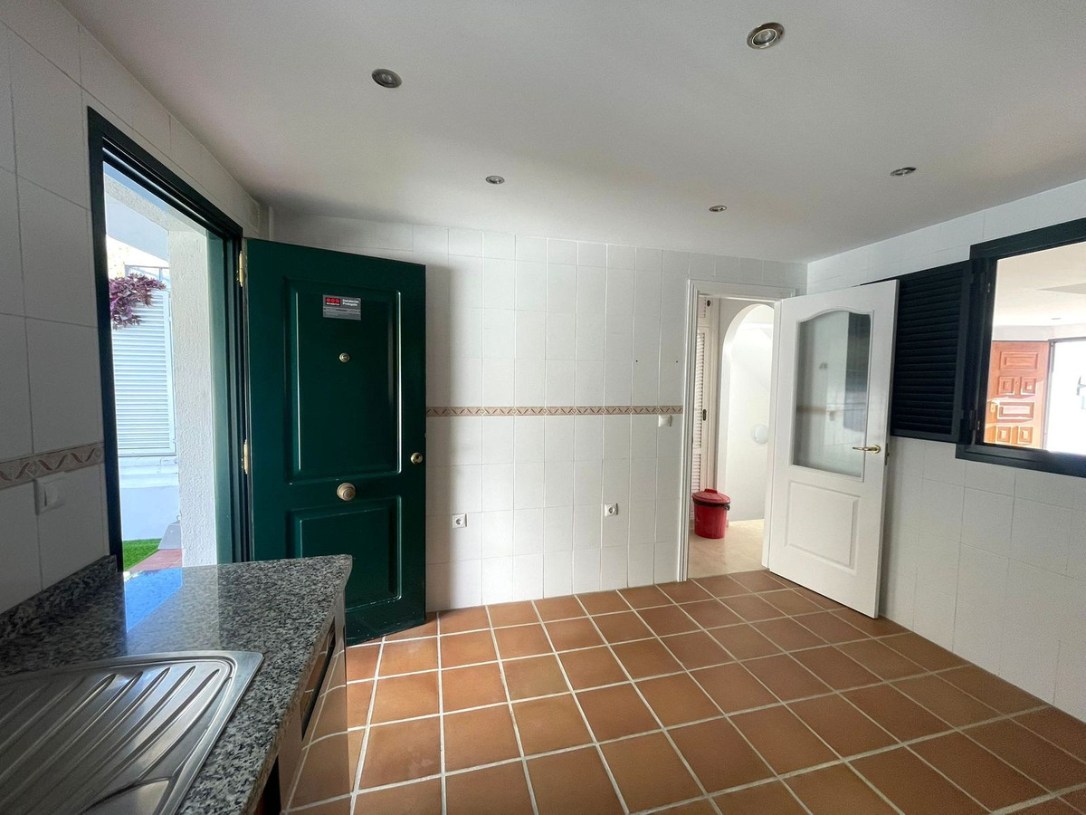 37112db11672464d4424b84ab99f3bdb - 16