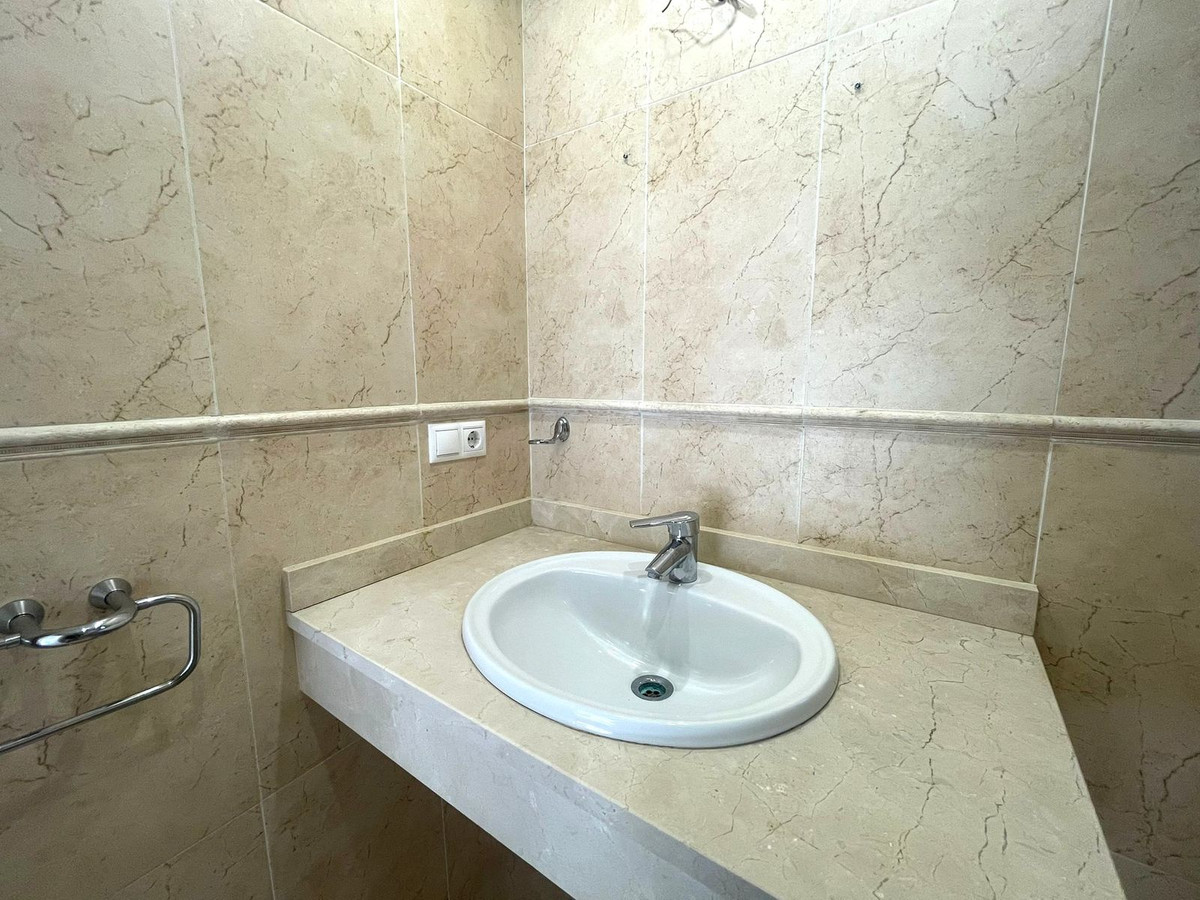 37112db11672464d4424b84ab99f3bdb - 18