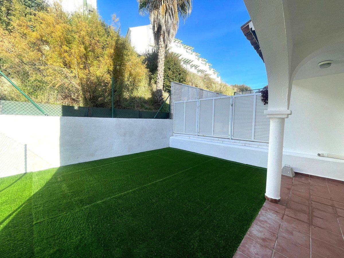 37112db11672464d4424b84ab99f3bdb - 24