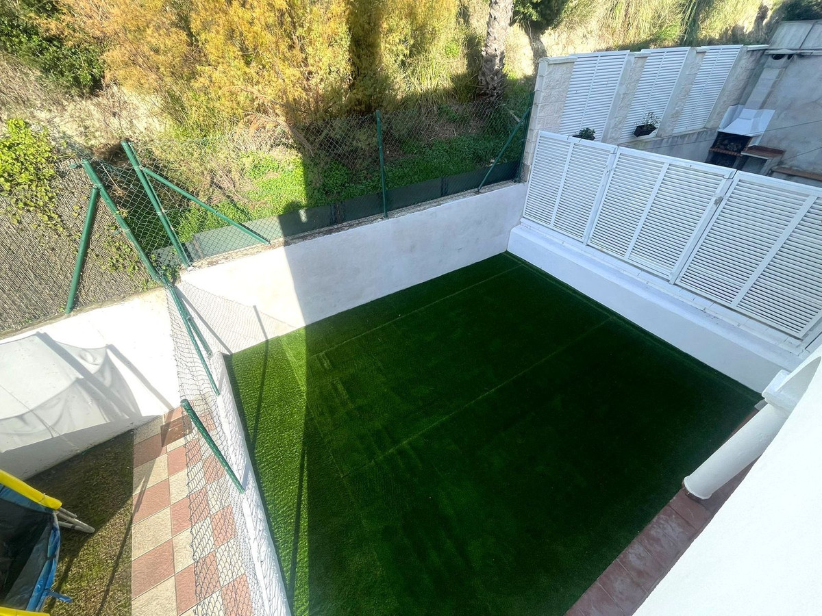 37112db11672464d4424b84ab99f3bdb - 25