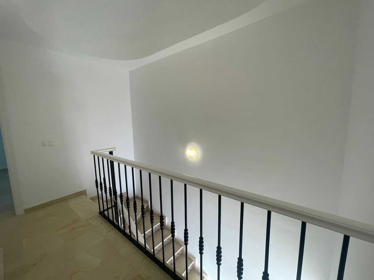 37112db11672464d4424b84ab99f3bdb - 26