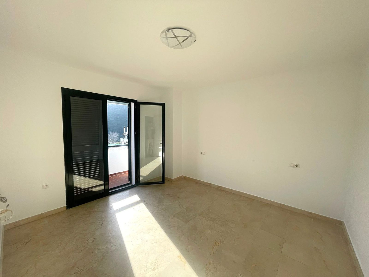 37112db11672464d4424b84ab99f3bdb - 28