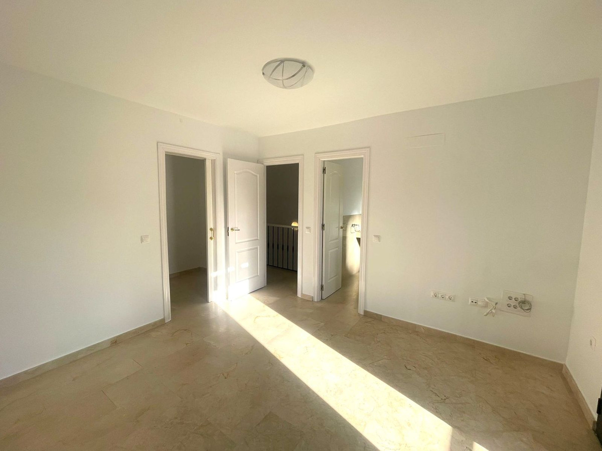 37112db11672464d4424b84ab99f3bdb - 29