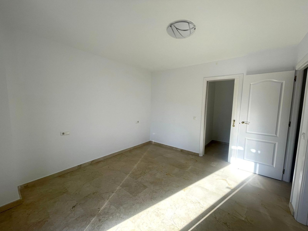 37112db11672464d4424b84ab99f3bdb - 30