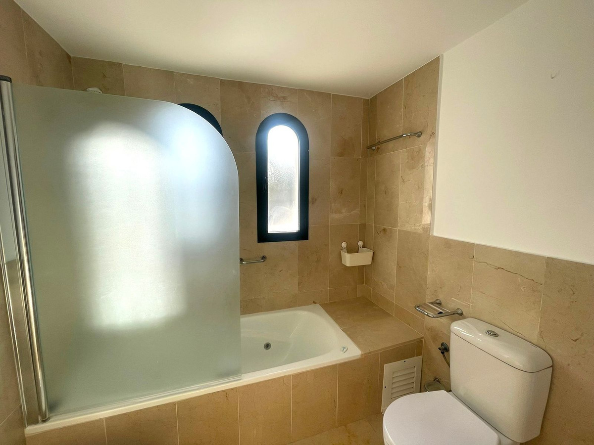 37112db11672464d4424b84ab99f3bdb - 34