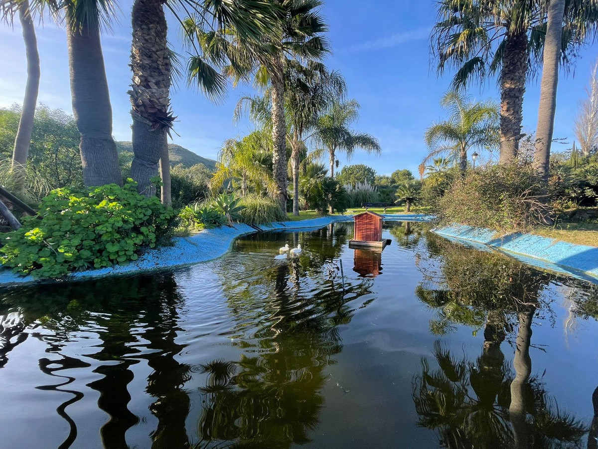 37112db11672464d4424b84ab99f3bdb - 62