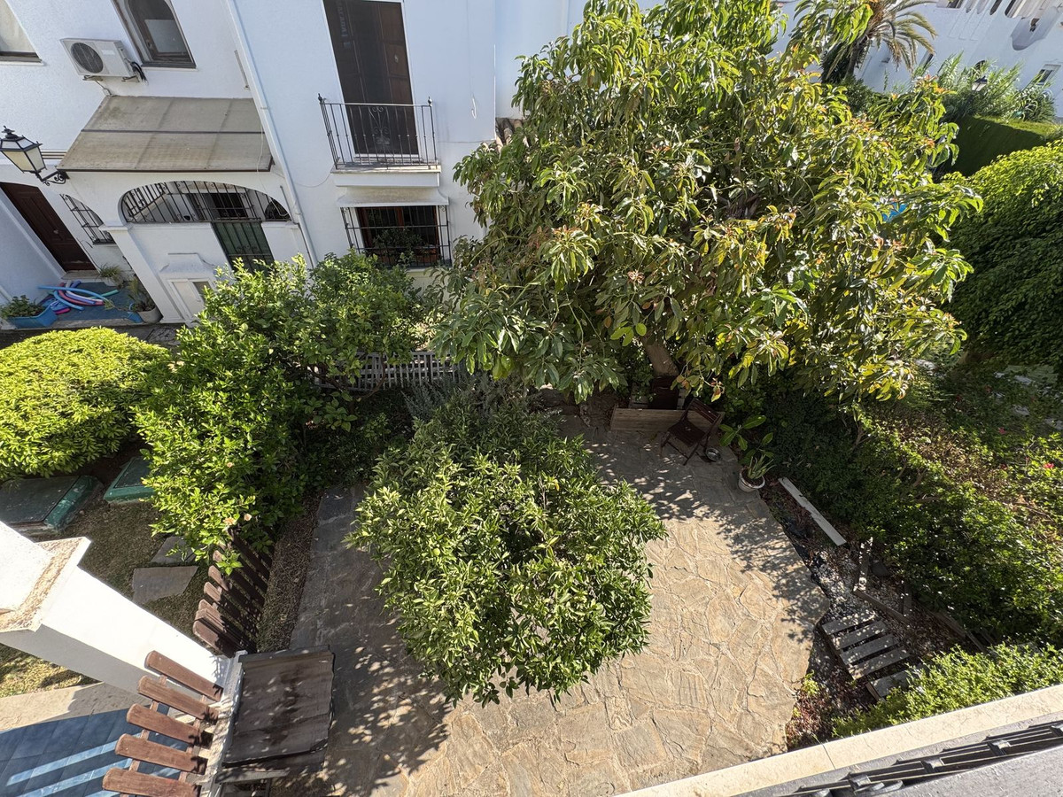 3be1dc2023615cee11653302a236c92f - 14