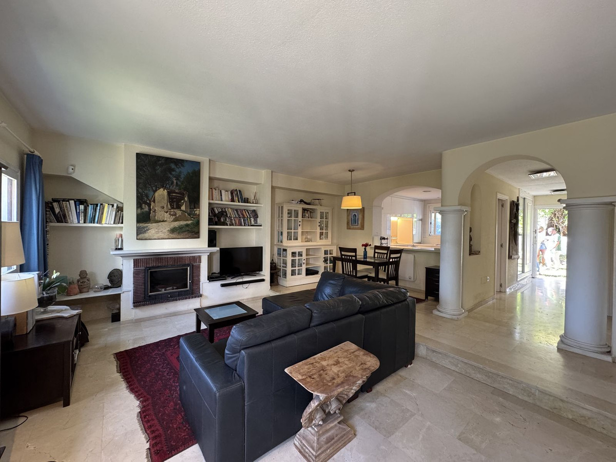 3be1dc2023615cee11653302a236c92f - 2