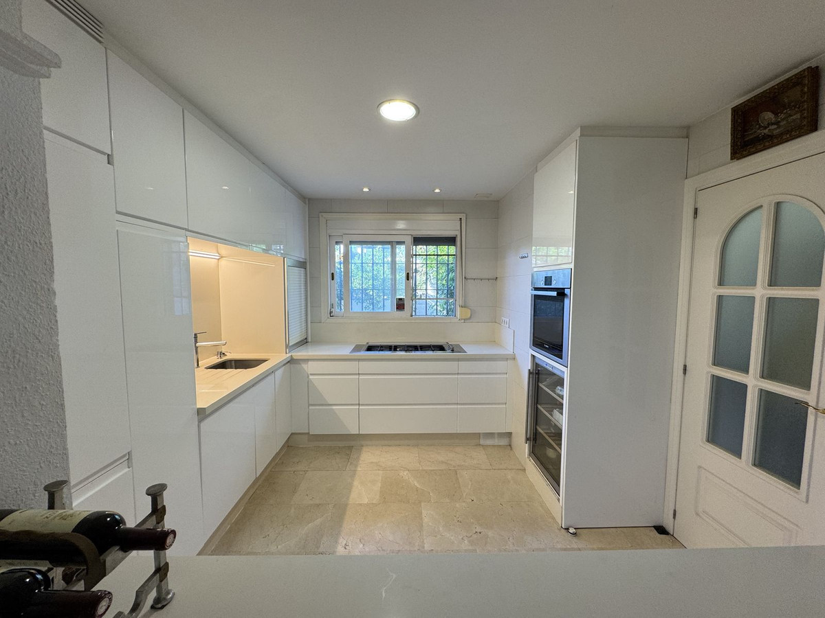 3be1dc2023615cee11653302a236c92f - 3