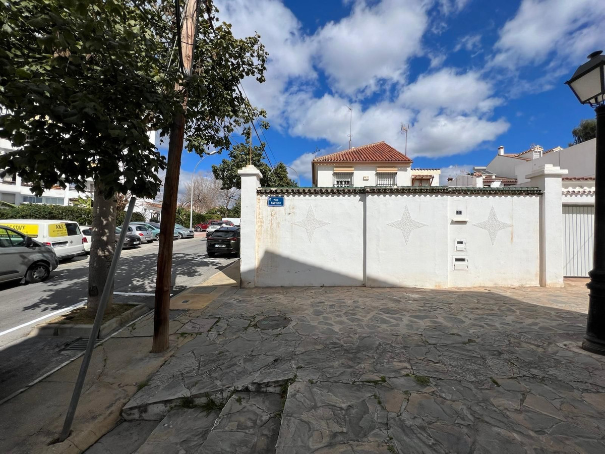 3c28fb51c90c3266507191dda9915274 - 33