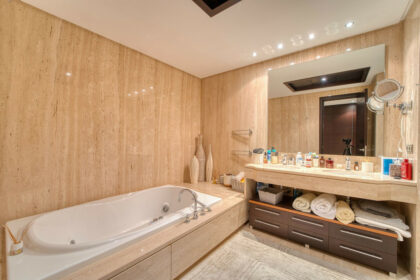 467169d317b86c083ce81f2dfdd8fc27 - 11