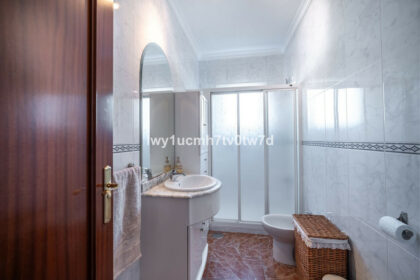 4e9676c43f5c848cdbdc7c3a2b55ebee - 32