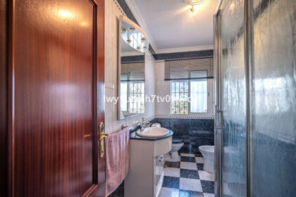 4e9676c43f5c848cdbdc7c3a2b55ebee - 34