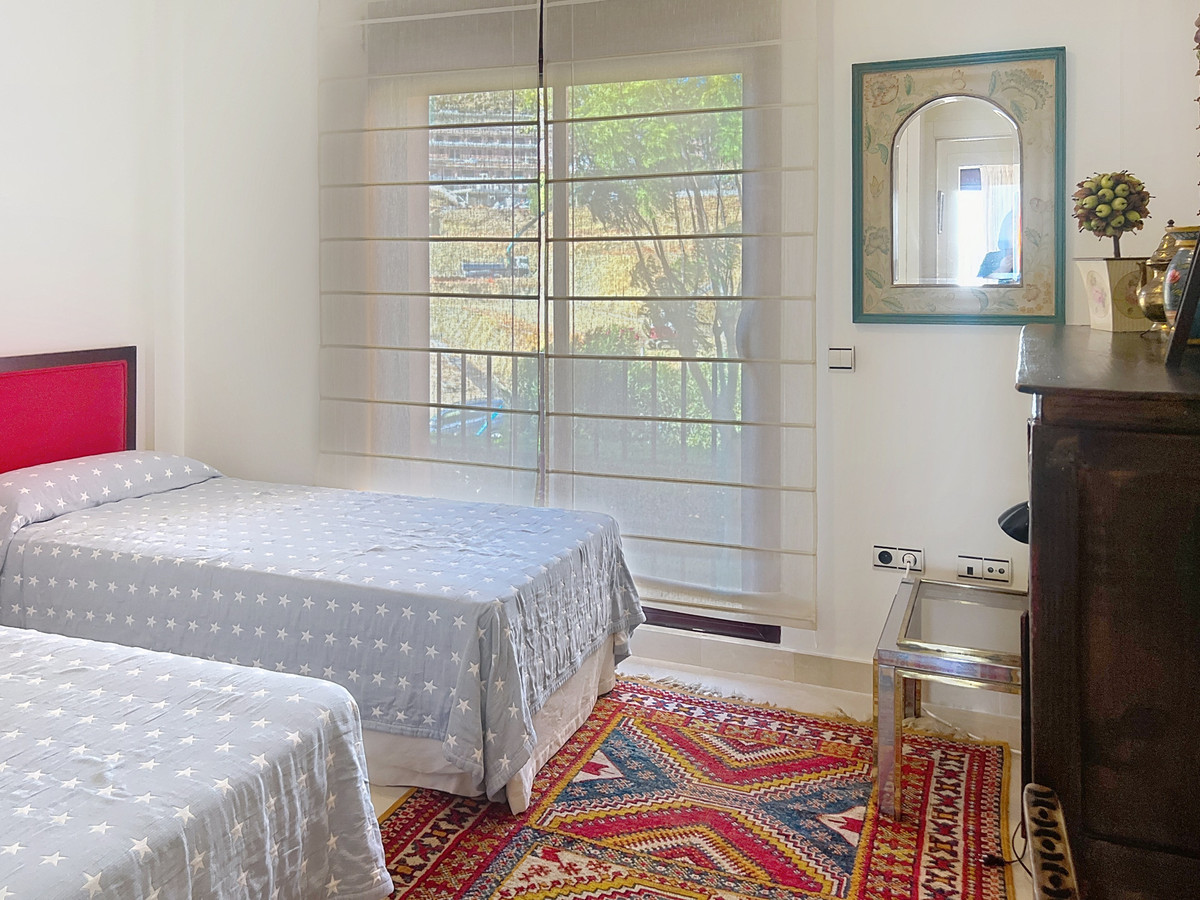 4ffb393df7a33f4f5ab5c512bfb62f2f - 12