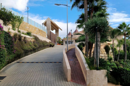 57c993f9b8546de11113444eec495343 - 37