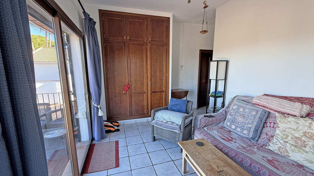 607480d56b539d059ce46ae58da072b9 - 23